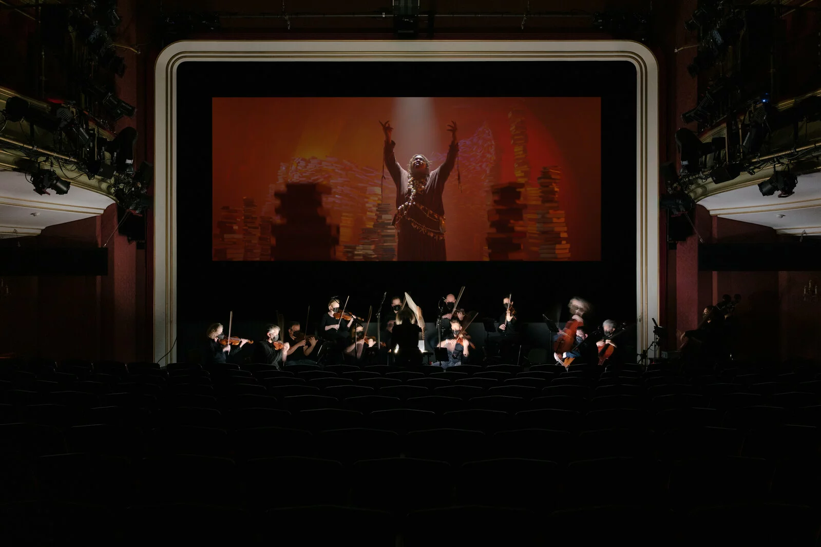 <em>MOBY DICK; or, The Whale</em> (2022), directed by Wu Tsang, performed by Zürich Chamber
Orchestra at Pfauen: Schauspielhaus Zürich. Photo by Diana Pfammatter. 2023/10/07_MobyDick_Live_Performance_02.jpg 