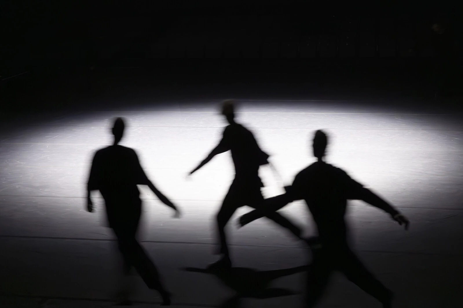 <em>La Nuée</em>, 2024. Photo © Laurent Philippe. 2025/11/La-Nuee_MC93-©-Laurent-Philippe.jpg 