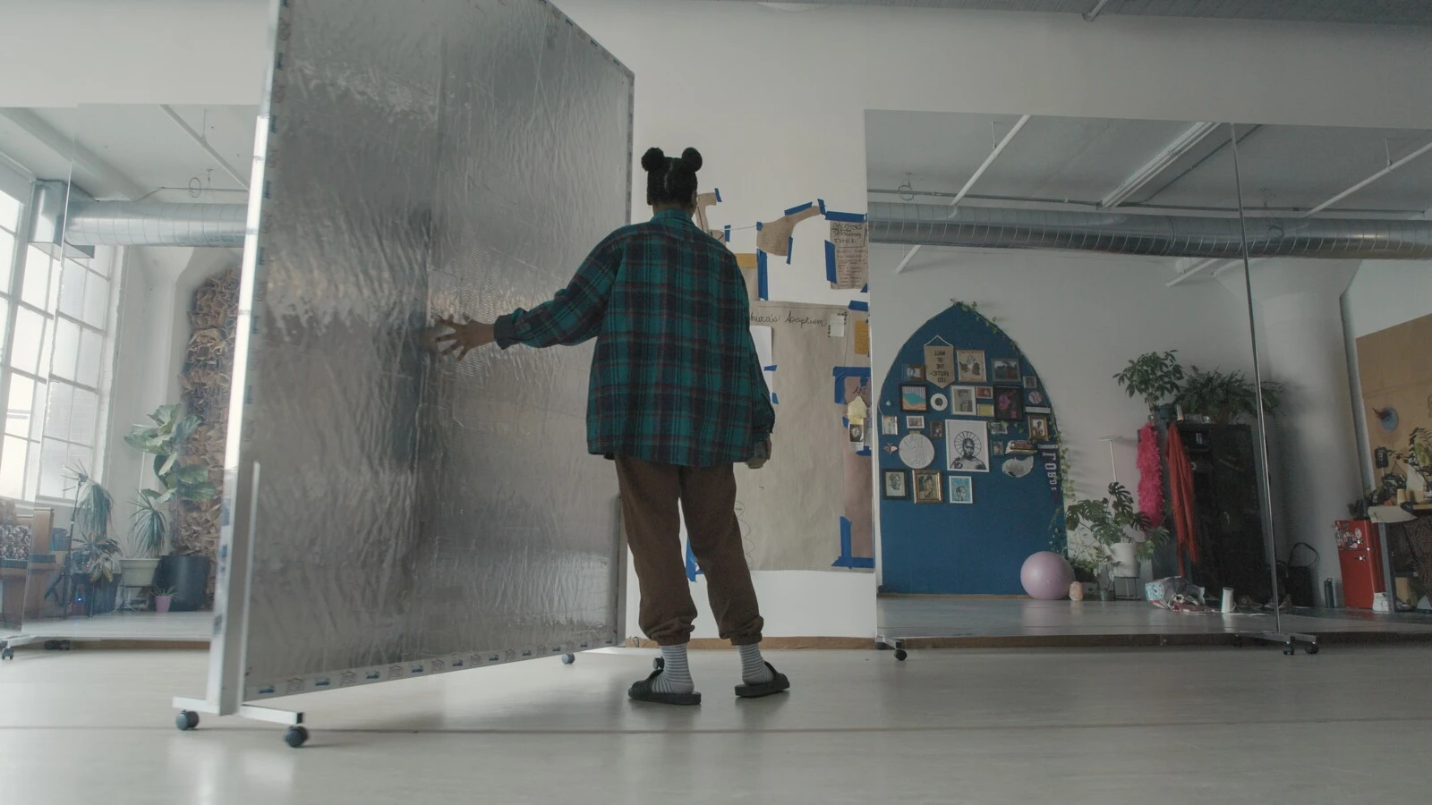 Courtesy of Pentimenti Productions. 2026/04/JennFreemanPoChop_Still8.jpg 